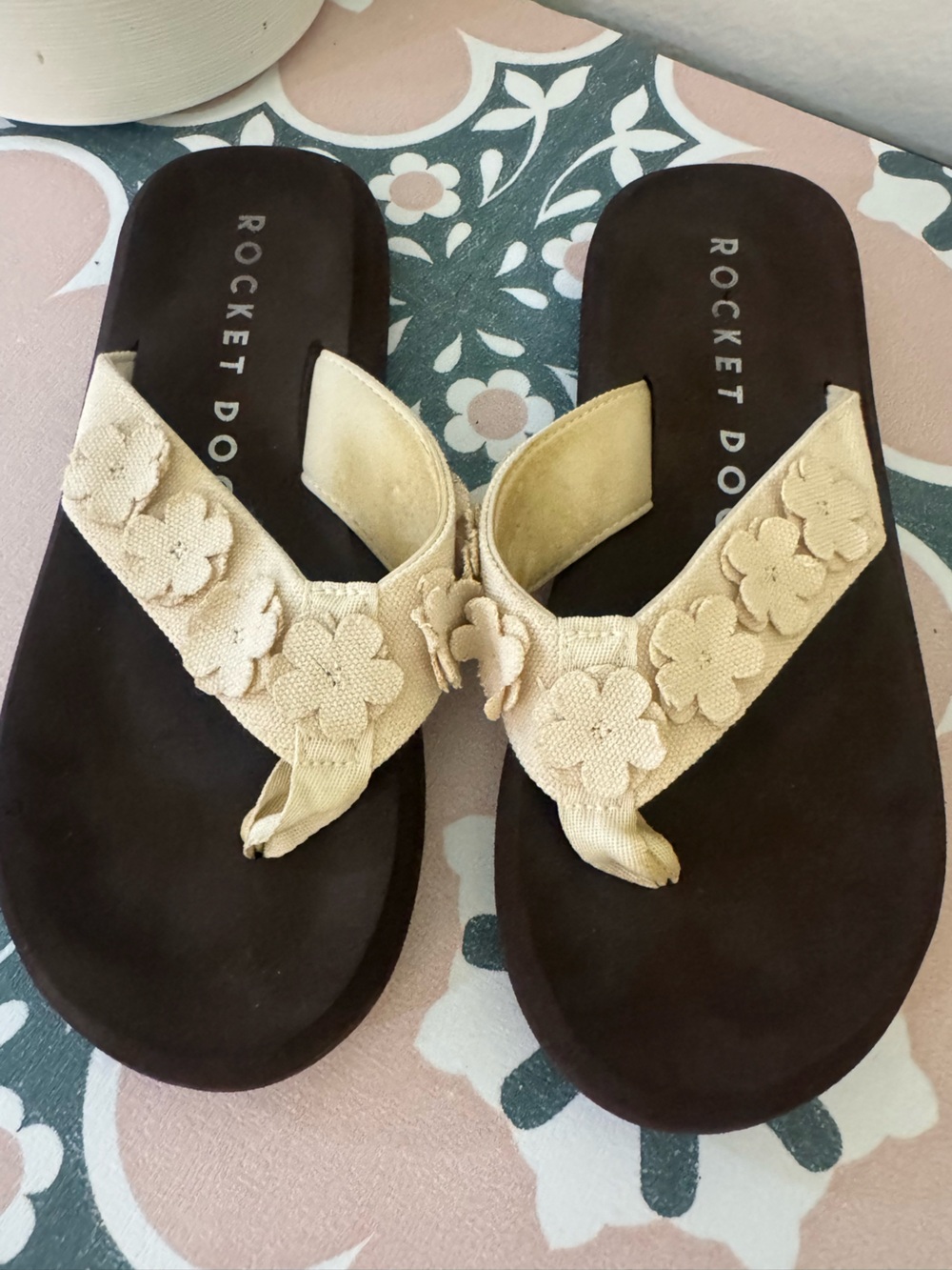 Rocket Dog Beige Floral Thong Sandals